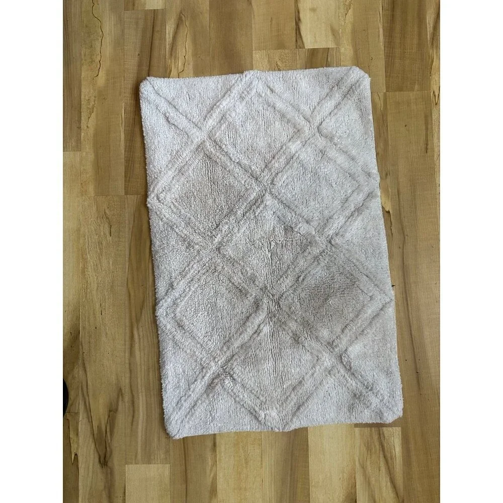 Plush Diamond Pattern Bath Mat